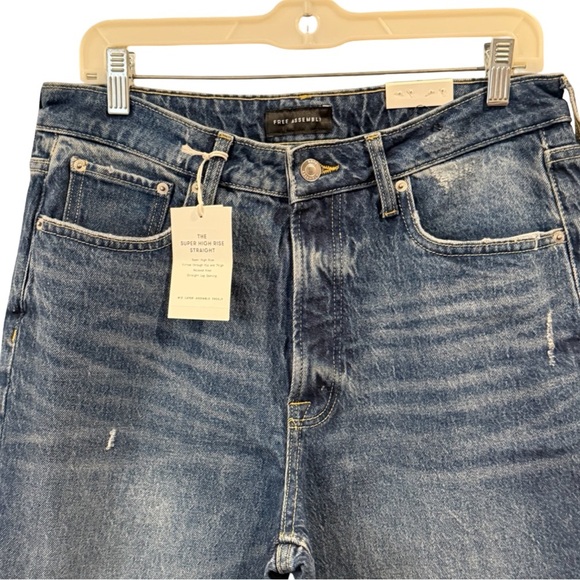 Free Asembly Super High Rise Straight Womens Distressed Jeans Size 10 - Picture 5 of 9